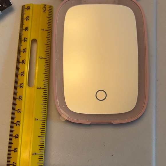 🆕 LED Compact Mirror with Floral Design - Picture 5 of 10